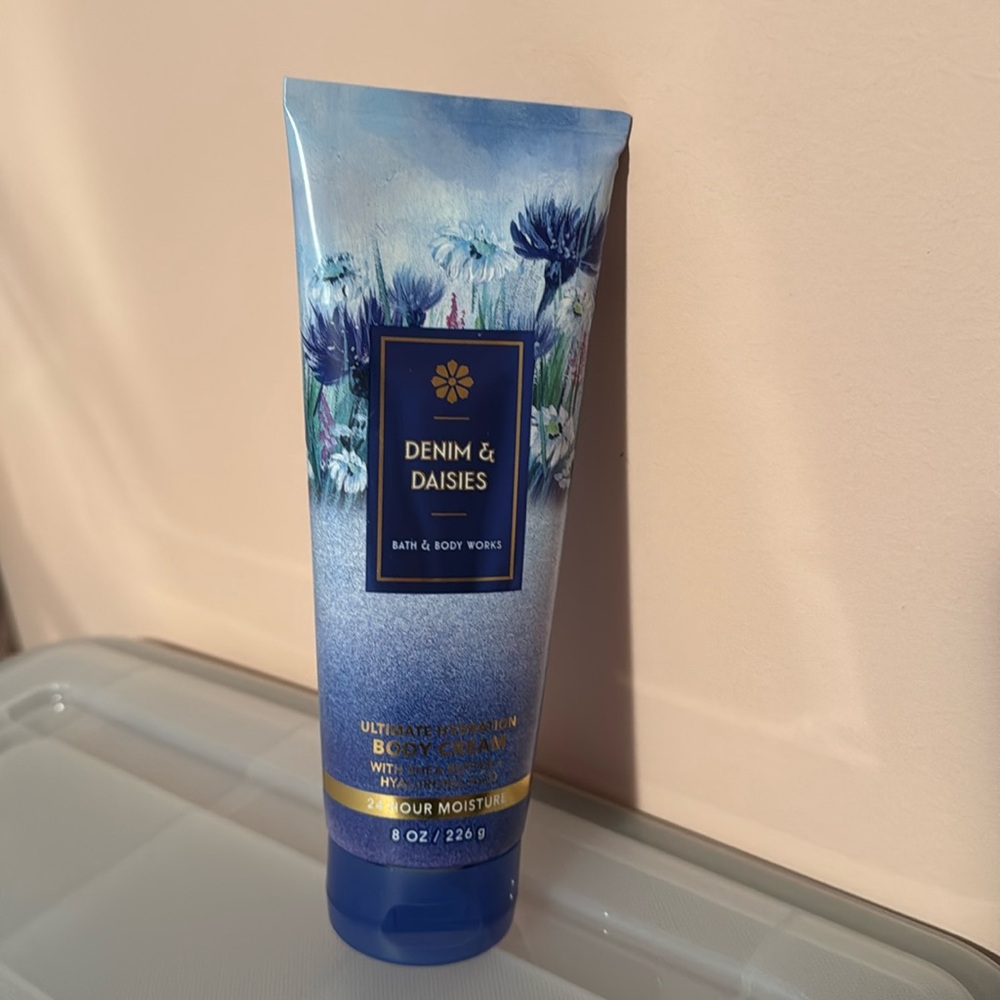 Bath and body works Denim & Daisies Body Cream NEW!!!